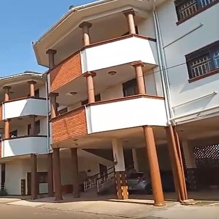 אנטבה The Abode Apartments Lake View & Breakfast Suite Near Beach מראה חיצוני תמונה