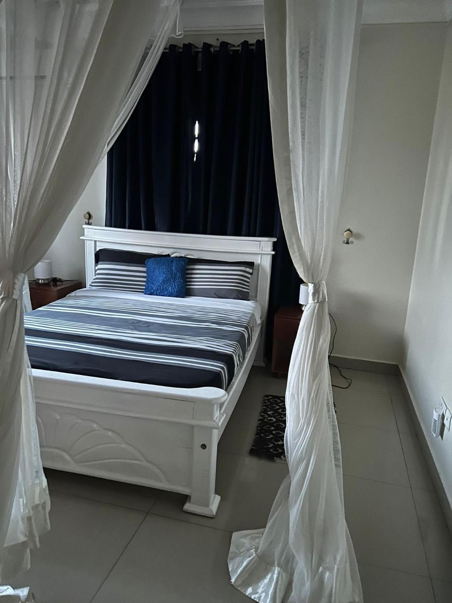 אנטבה The Abode Apartments Lake View & Breakfast Suite Near Beach מראה חיצוני תמונה