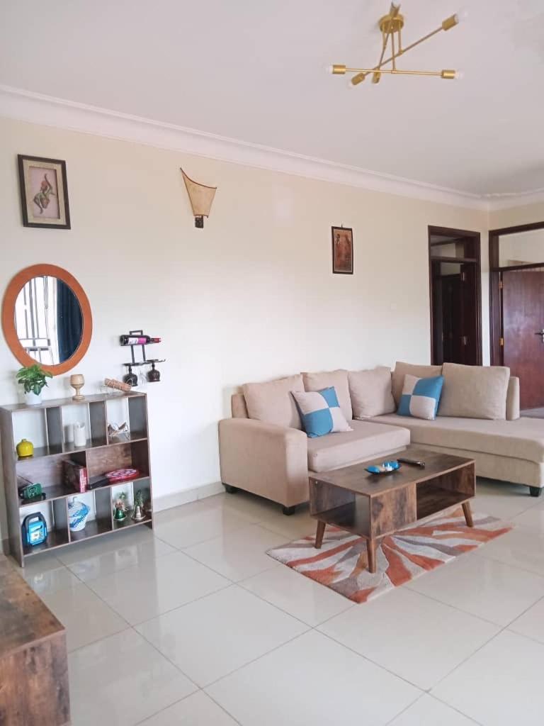 אנטבה The Abode Apartments Lake View & Breakfast Suite Near Beach מראה חיצוני תמונה